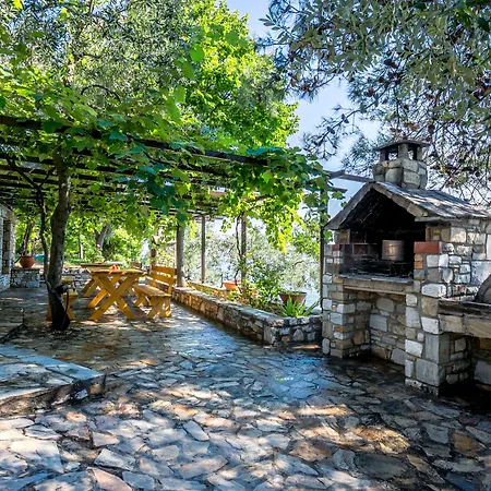 Petra Mare Apartment Alikí